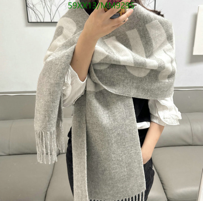Jacquemus-Scarf Code: MM9295 