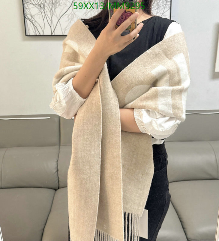 Jacquemus-Scarf Code: MM9295 