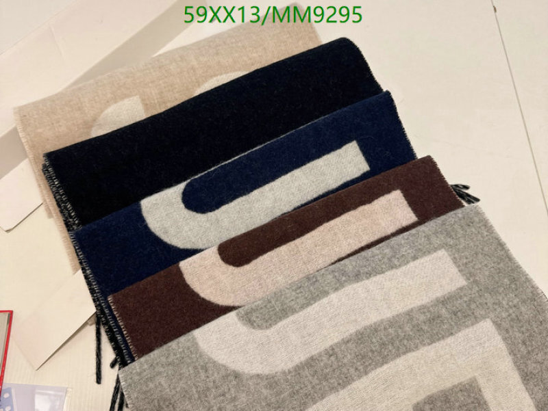 Jacquemus-Scarf Code: MM9295 