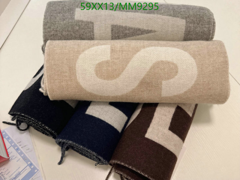 Jacquemus-Scarf Code: MM9295 